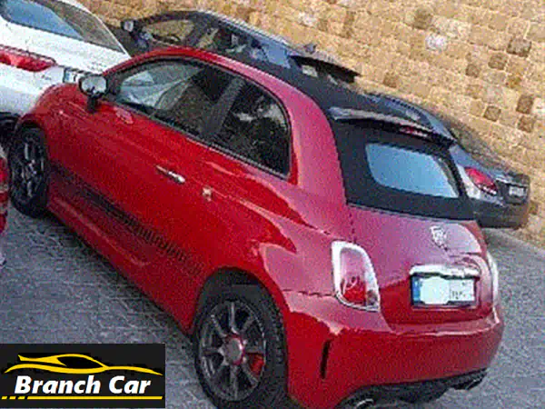 فيات 500 Abarth 695 Esseesse: تجربة قيادة لا تُنسى! (موديل 2011)