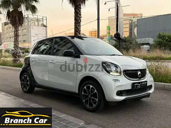 Smart Fortwo 2016 بيضاء - بحالة ممتازة وقليلة...