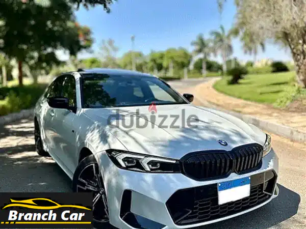 بي إم دبليو 320i 2024 رياضية - بيضاء/حمراء - حالة...