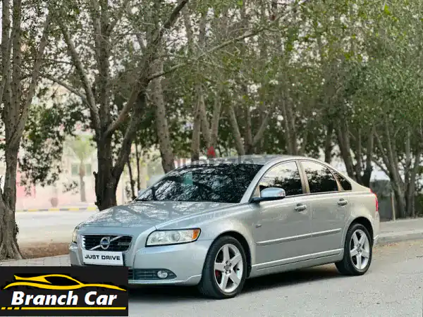 فولفو S40 موديل 2012 - بحالة ممتازة! سعر مغرٍ وخدمة...