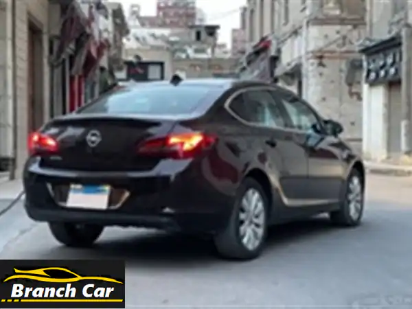 أوبل أسترا 2018 بحالة ممتازة - فبريكة بالكامل...