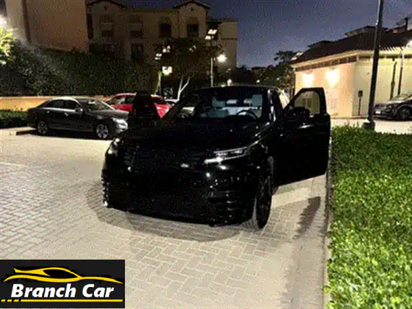 رانج روفر فيلار P400e 2025: رحلة فخامة ورفاهية لا تُضاهى