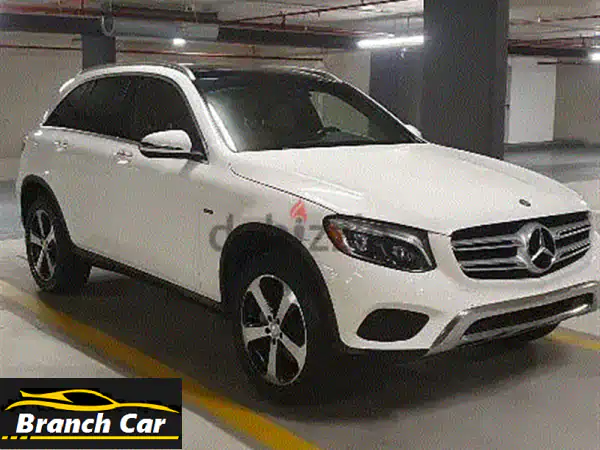 مرسيدس بنز GLC 2016 بيضاء - بحالة ممتازة، خالية...