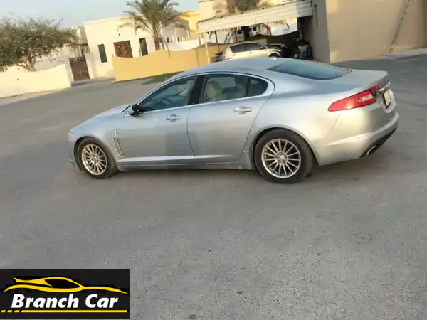 جاكوار XF 2012 فضية أنيقة - فرصة لا تُفوّت في رأس الخيمة!