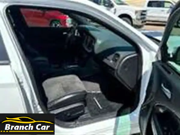 دودج تشارجر 2017 قوية وعملية للبيع بأبوظبي - فرصة لا تُفوّت!