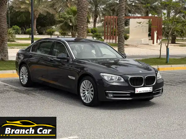 بي إم دبليو 750Li 2013 رمادية - فاخرة و متكاملة بسعر مغرٍ!