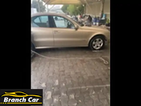 مرسيدس E240 بحالة ممتازة للبيع في الكويت - فرصة لا تُفوّت!