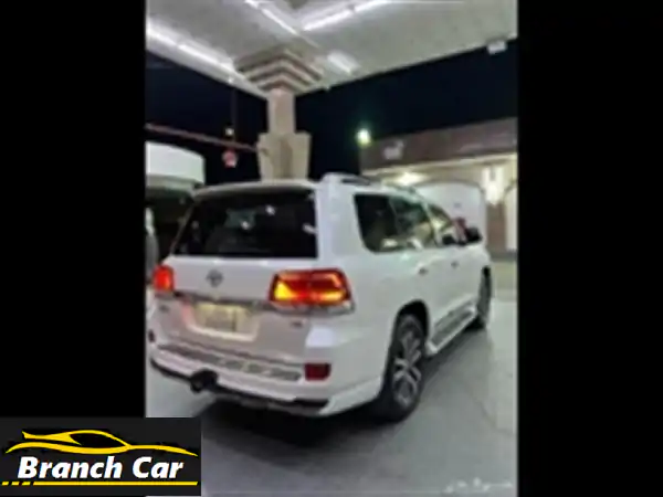 لاند كروزر 2019 بحالة ممتازة! 🚗  أداء قوي وعمر...