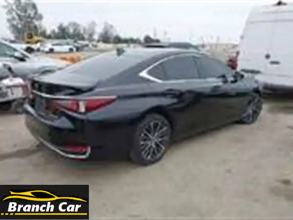 لكزس ES 300 2023 للبيع في دبي - فرصة لا تُفوّت!