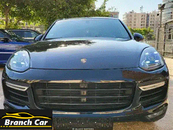 لاند روفر ديفندر V8 سبيكتر إصدار 007 - تحفة فنية نادرة للبيع!