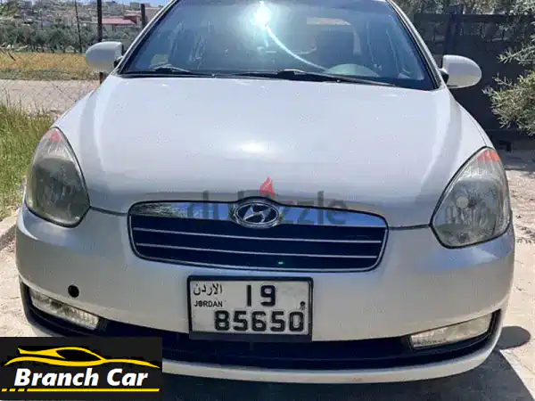 هيونداي فيرنا 2009 بيضاء - بحالة ممتازة! (فحص كامل + مكيف...