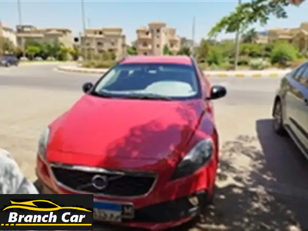 فولفو V40 2014 بحالة ممتازة - فرصة ذهبية في الشيخ زايد!