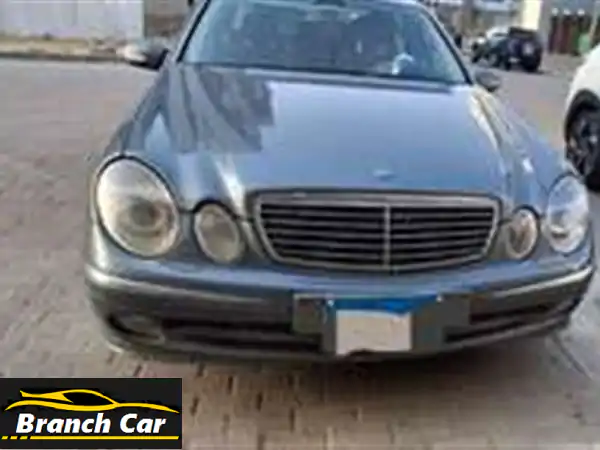 مرسيدس E200 بحالة المصنع! فرصة ذهبية بسعر لا يُصدق
