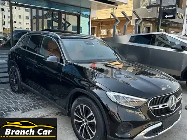 مرسيدس GLC 2023 SUV - كالجديدة! 9,000 كم فقط - فرصة لا تُفوّت!