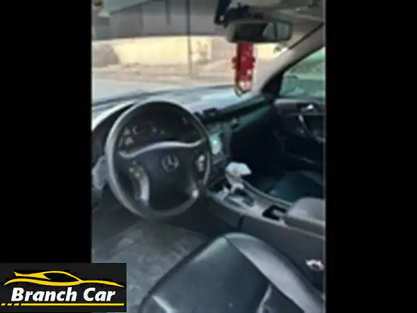 مرسيدس C-Class 2004 راقية: رحلة فخامة بانتظارك!