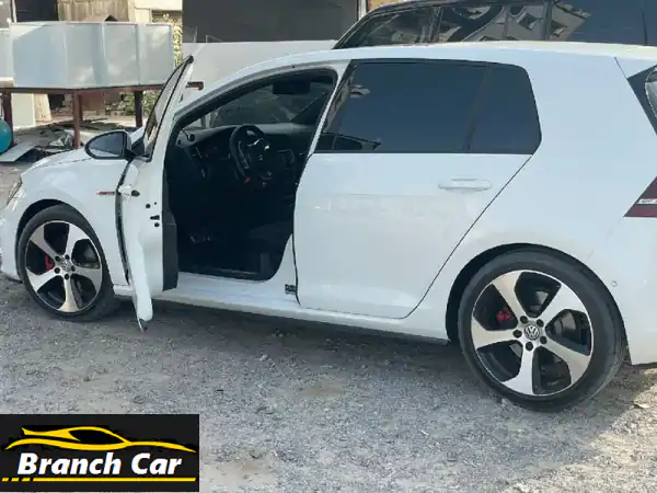 فولكس واجن جولف GTI 2015 خليجي - حالة ممتازة! (145,000 كم)
