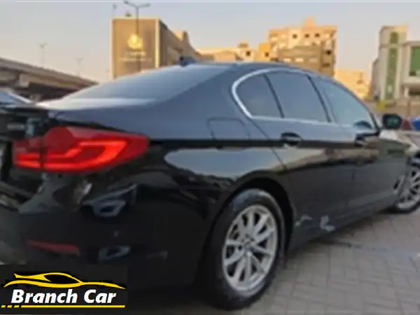 بي إم دبليو 520i 2019 - فرصة ذهبية!  (فابريكه مع بعض الإضافات)