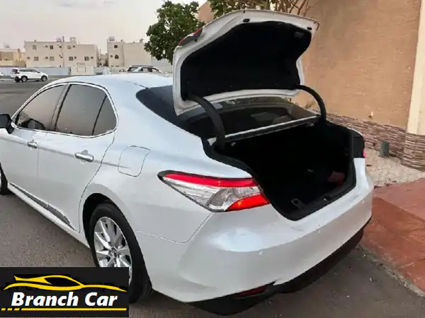 تويوتا كامري 2018 بيضاء - بحالة ممتازة! (عداد 166 ألف كم)...