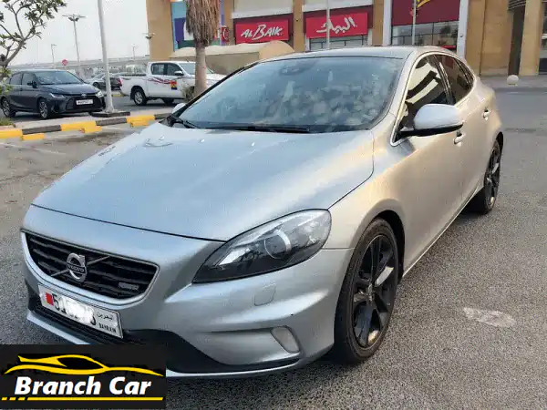 فولفو V40 2015 بحالة ممتازة! سعر مميز بسبب حادث بسيط سابق
