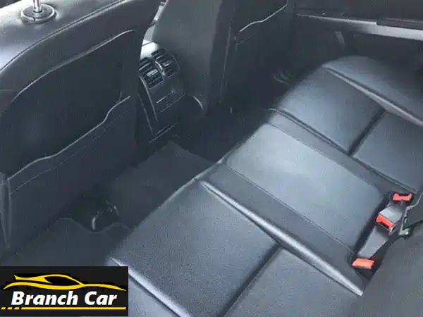 مرسيدس بنز GLK250 2014 - بحالة ممتازة! (وكالة البحرين)