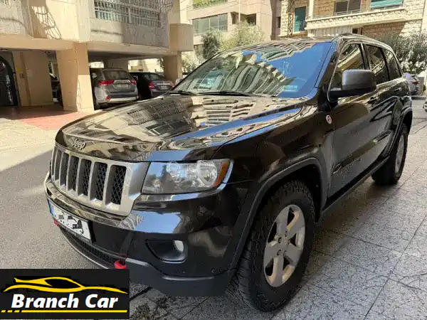 جيب جراند شيروكي 2013 Trailhawk - أسود على أسود - حالة ممتازة!