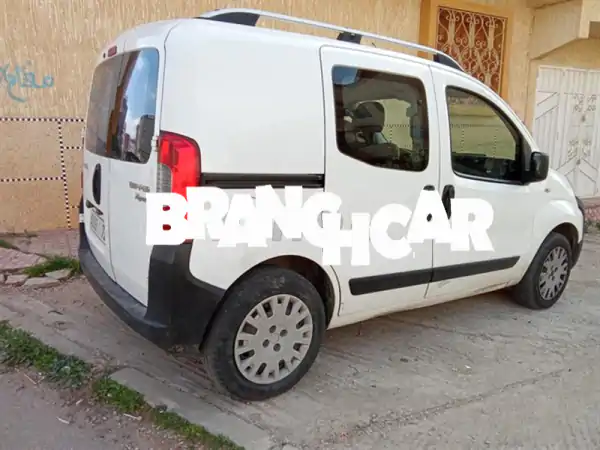 بيجو عائلية أو تجارية: اقتصادية، رحبة، وآمنة بسعر لا يُصدق!