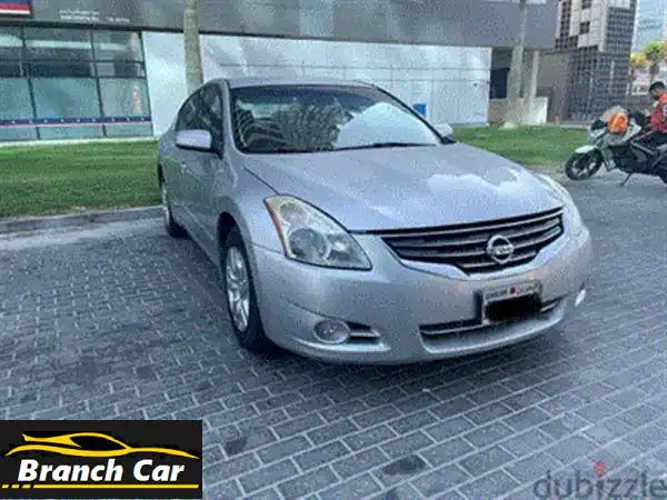 ميتسوبيشي باجيرو 2009 بيضاء - SUV عائلية بحالة ممتازة! (مُؤمّنة ومسجّلة)