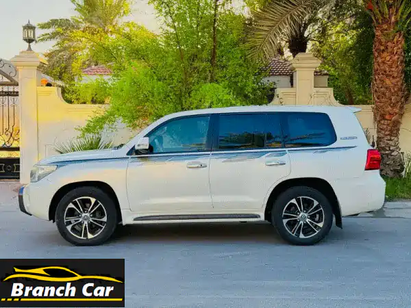 تويوتا لاند كروزر 2017 -  SUV فارهة بـ 8 مقاعد وعجلات 4x4  (سعر مميز!)