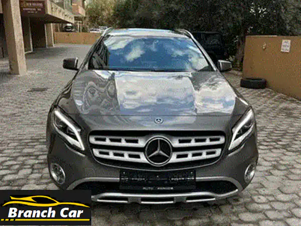 مرسيدس GLA 250 4MATIC 2018 بيضاء - كالجديدة! (Carfax نظيف)