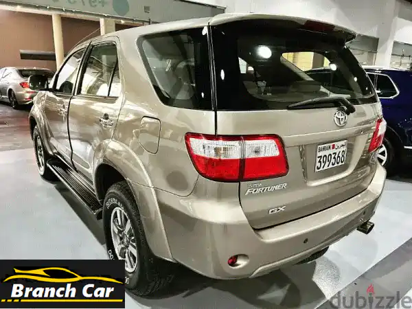 تويوتا فورتشنر 2011 - SUV عائلية بحالة ممتازة بسعر لا يُصدق! (4400 دينار بحريني)