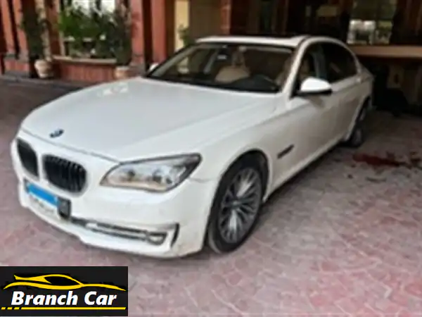 بي إم دبليو 740i 2015 - فخامة لا تُقاوَم بسعرٍ مُميّز!