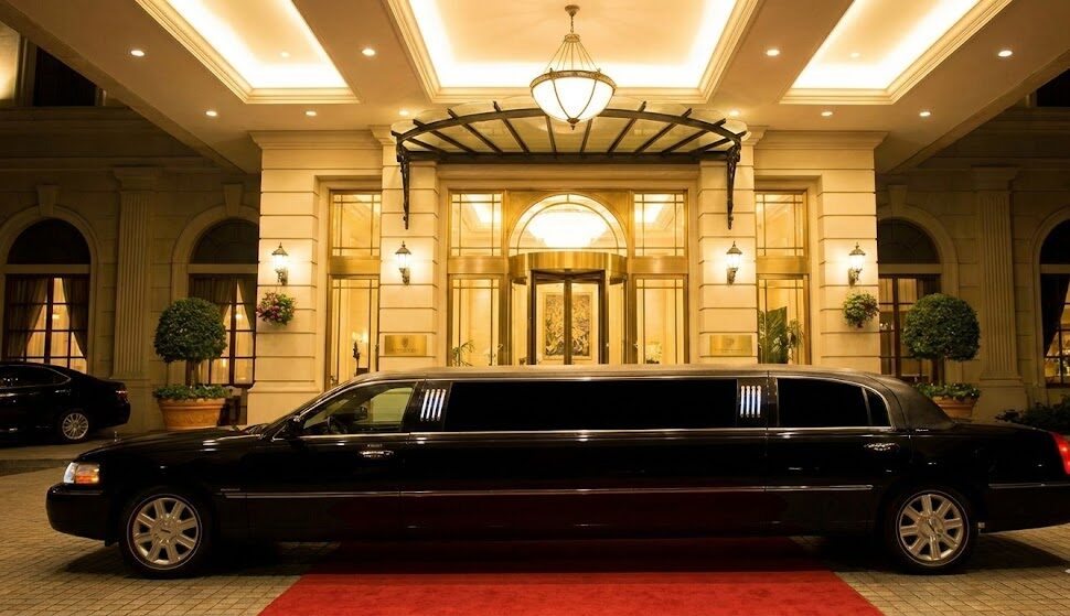 إيجار ليموزين فخم للمناسبات الخاصة: السر اللي...