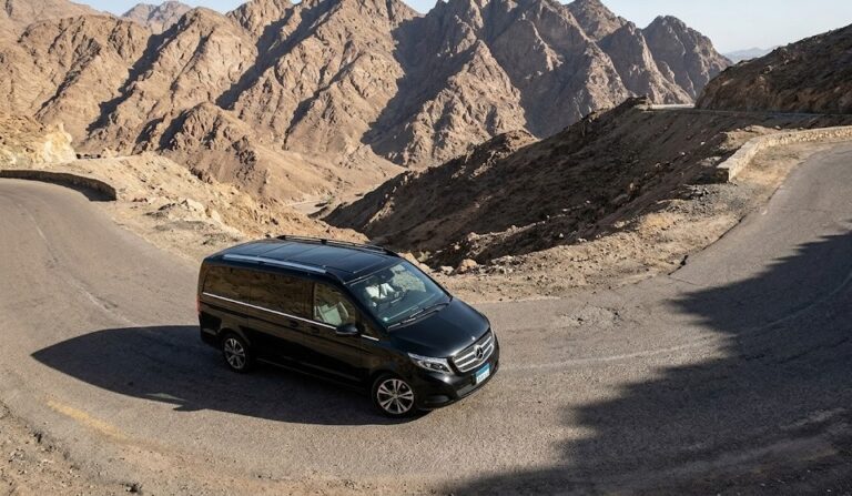 		  		  إيجار سيارة عائلية 7 راكب وسيارات ليموزين...