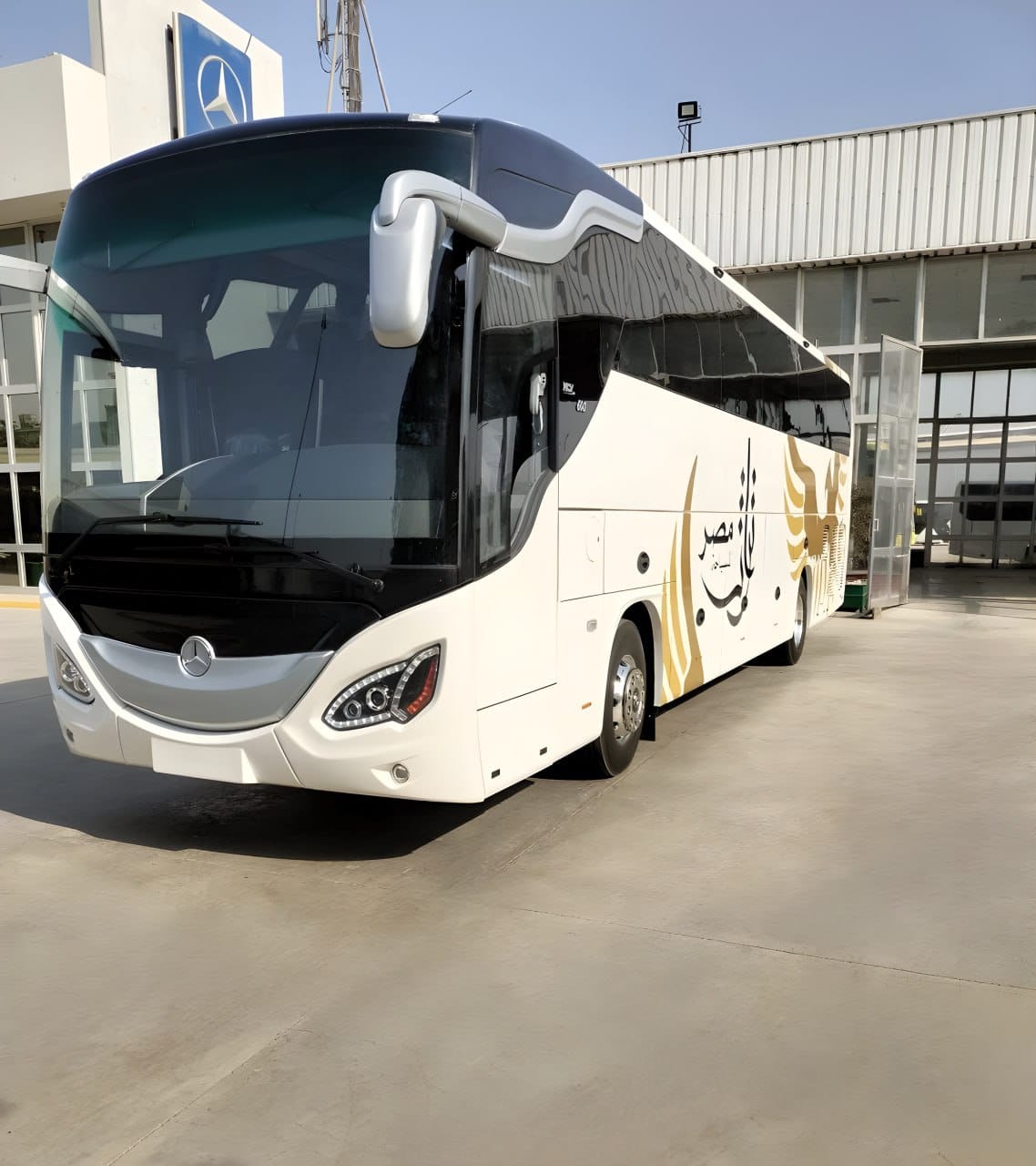 إيجار باص مرسيدس من تورست باص يخلي طريق السفر متعة...
