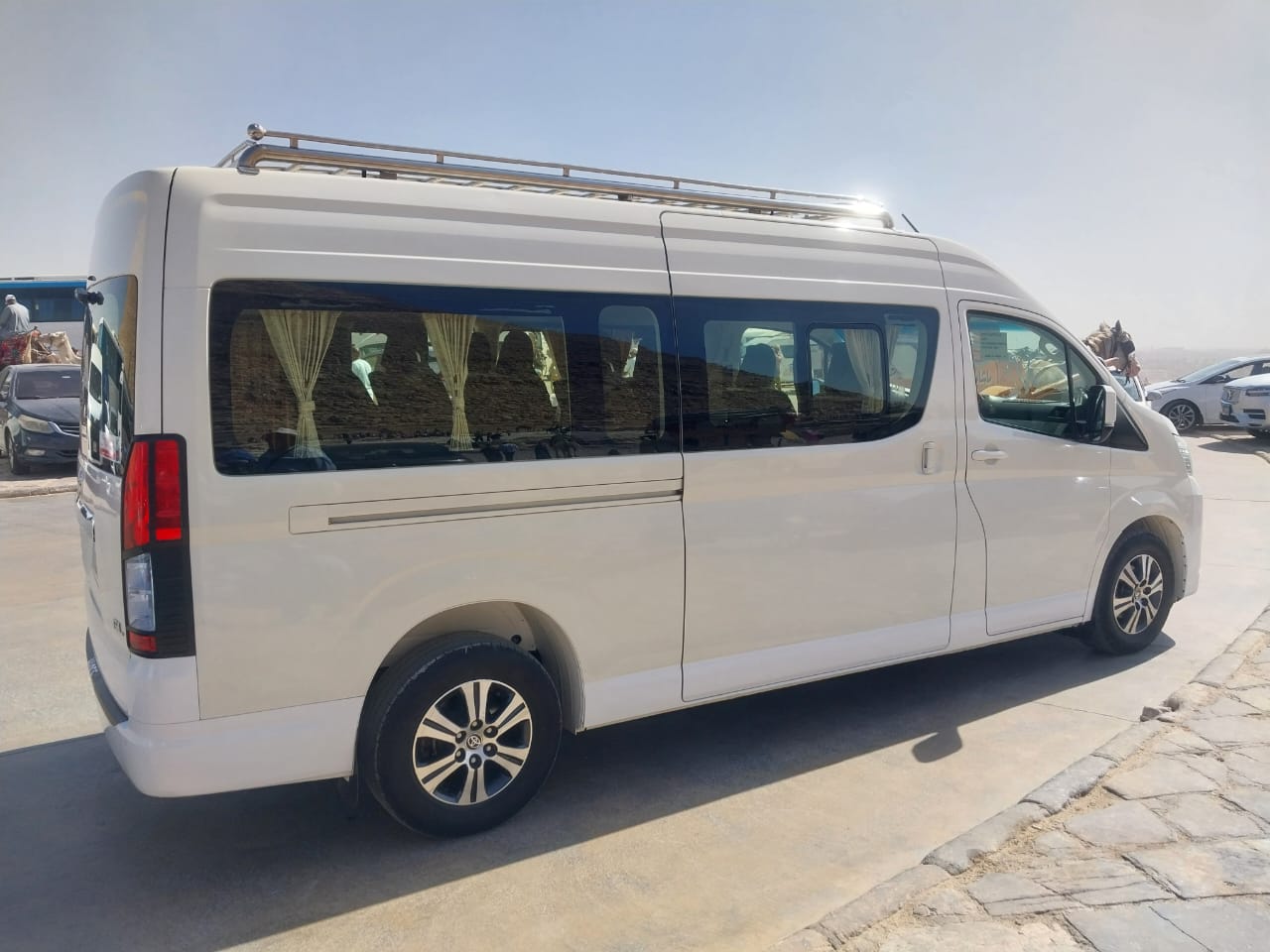 إيجار ميكروباص سياحي هايس – أرخص سعر وأفضل خدمة لنقل الموظفين والمجموعات.