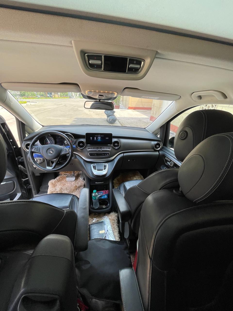 Book Now & Save: Spaciously Luxurious Mercedes V250 Airport Transfer with Driver!