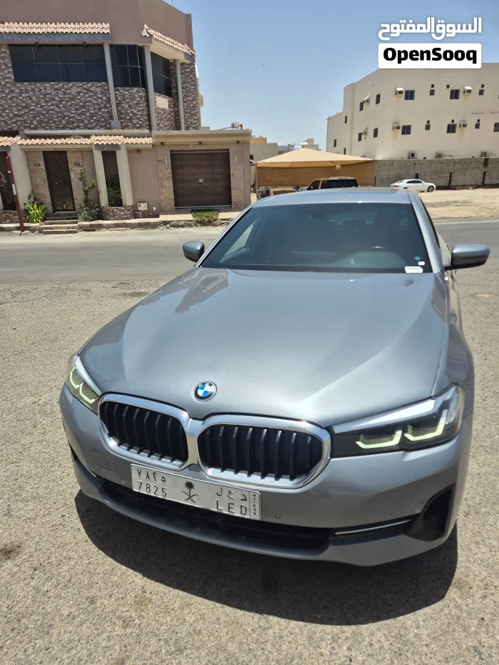 بي ام دبليو للبيع 520i