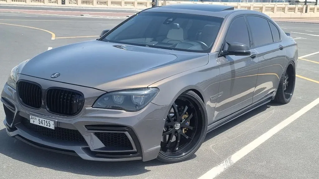 بي إم دبليو 750 Li موديل 2013 فل أوبشن معدّلة