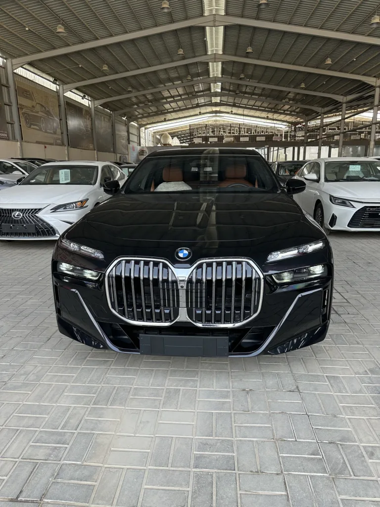 بي ام دبليو 735i موديل 2026 فل كامل