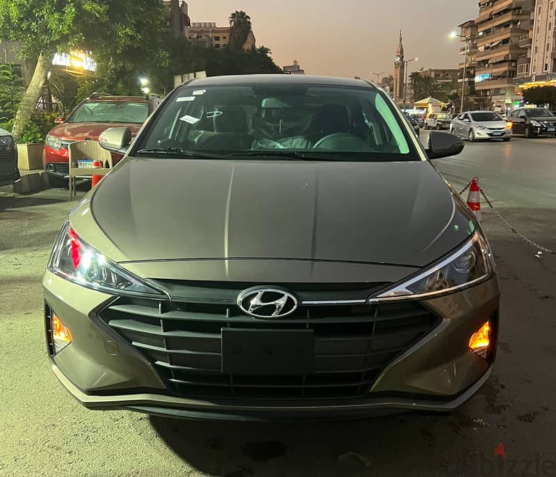 هيونداي إلينترا AD كاش باك لحد10% تامين طول القسط و كرت بنزين ب 10.000