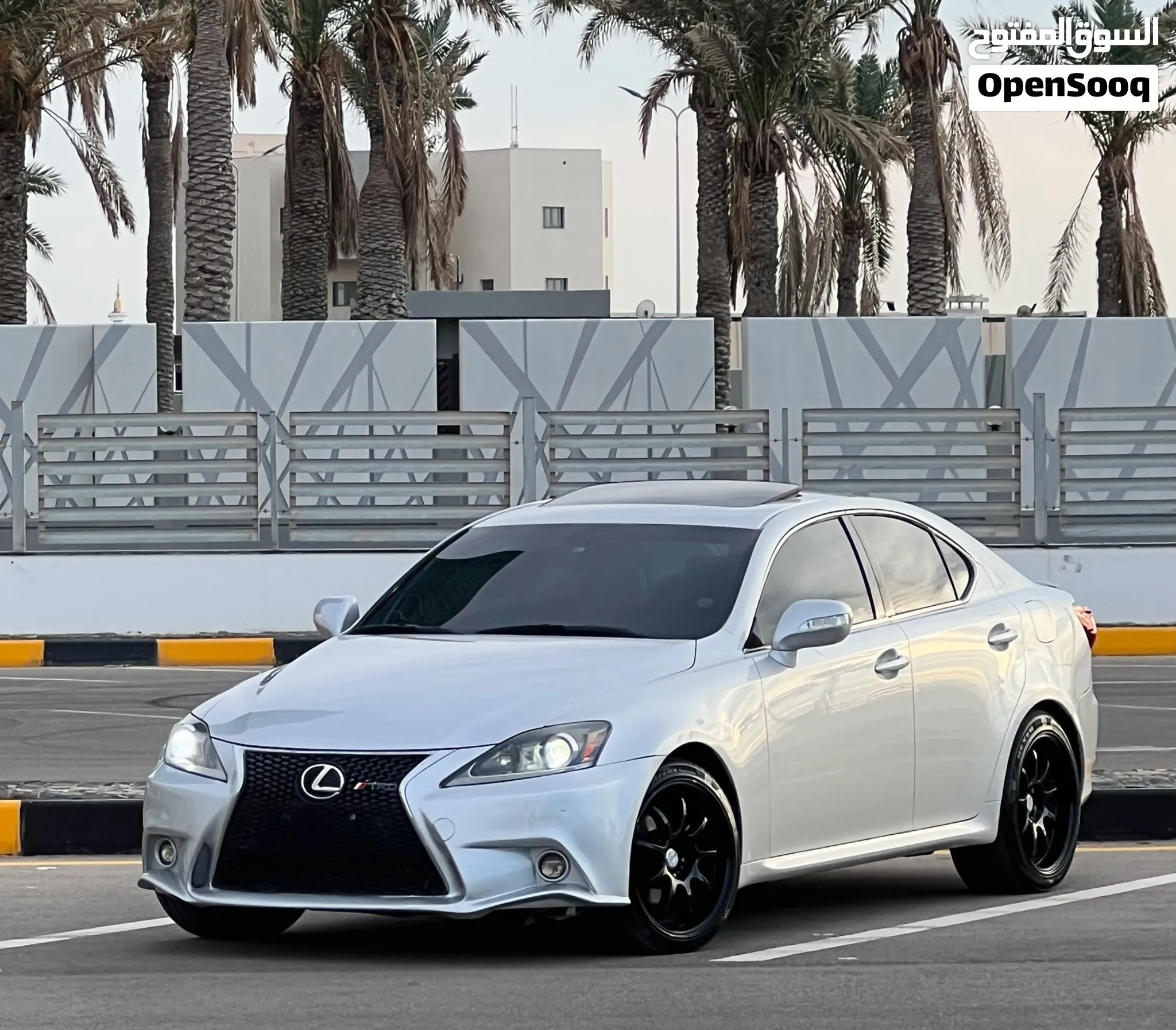لكزس TRD.iS250 .فل اوبشن كامل .جمرك كيف واصلة .خاليا من العيوب