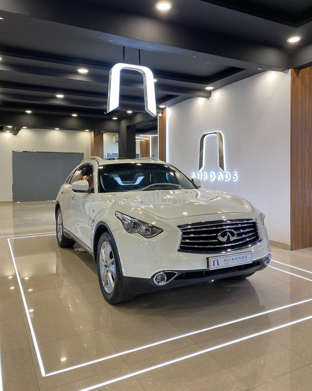 انفينيتي QX70 2016 للبيع العامرات