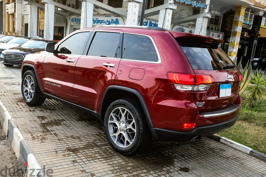 جيب شيروكى 2022 جيب - جراند شيروكي 2022 Limited . . 4X4 82000 km