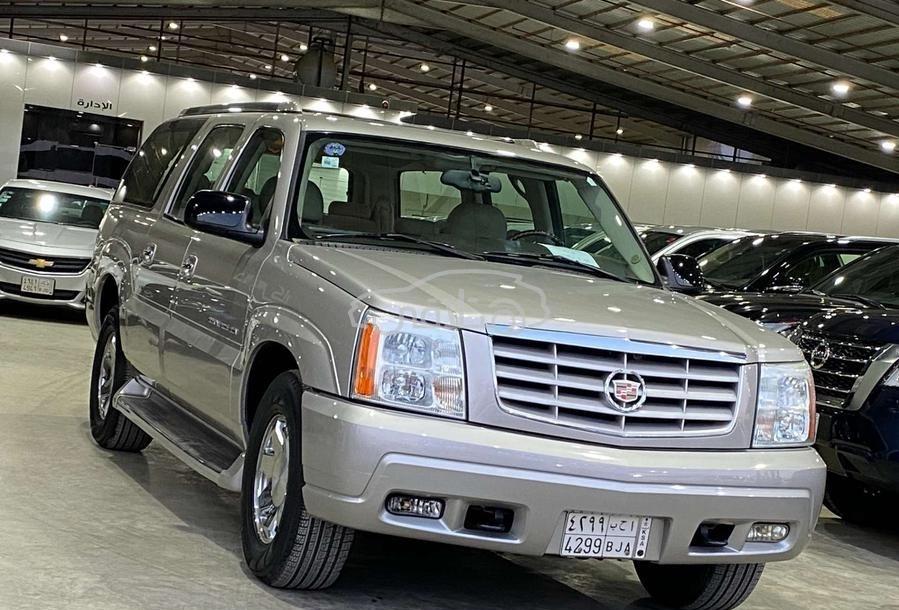 كاديلاك إسكاليد v 2005 للبيع الرياض