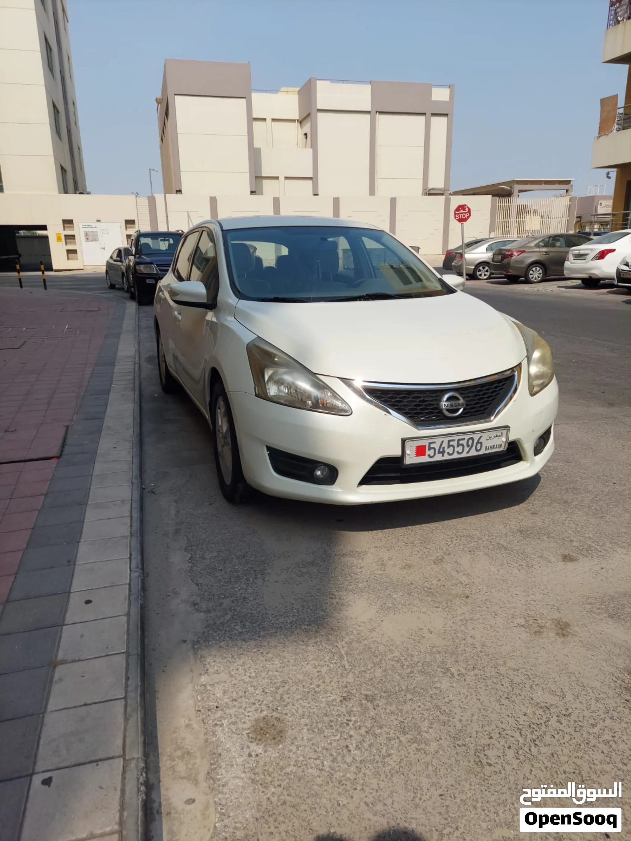 نيسان تيدا 2015 بحالة ممتازة استخدام سيدة بدون حوادث Nissan tiida 2015 excellent condition