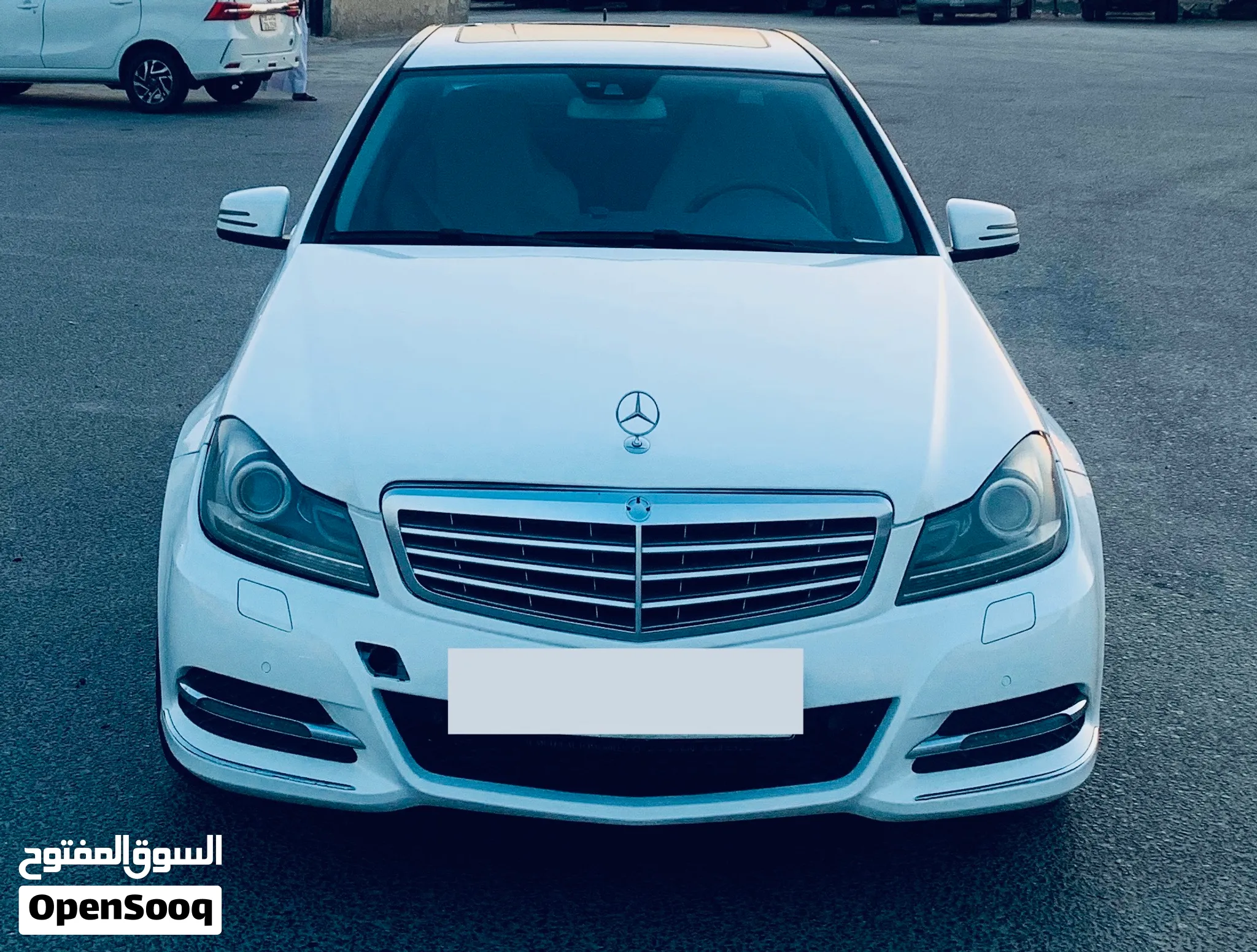 مرسيدس بنز الفئة-C C 250 سنة 2013 صالون بيج وكساء جلد وطراز وارد وكالة