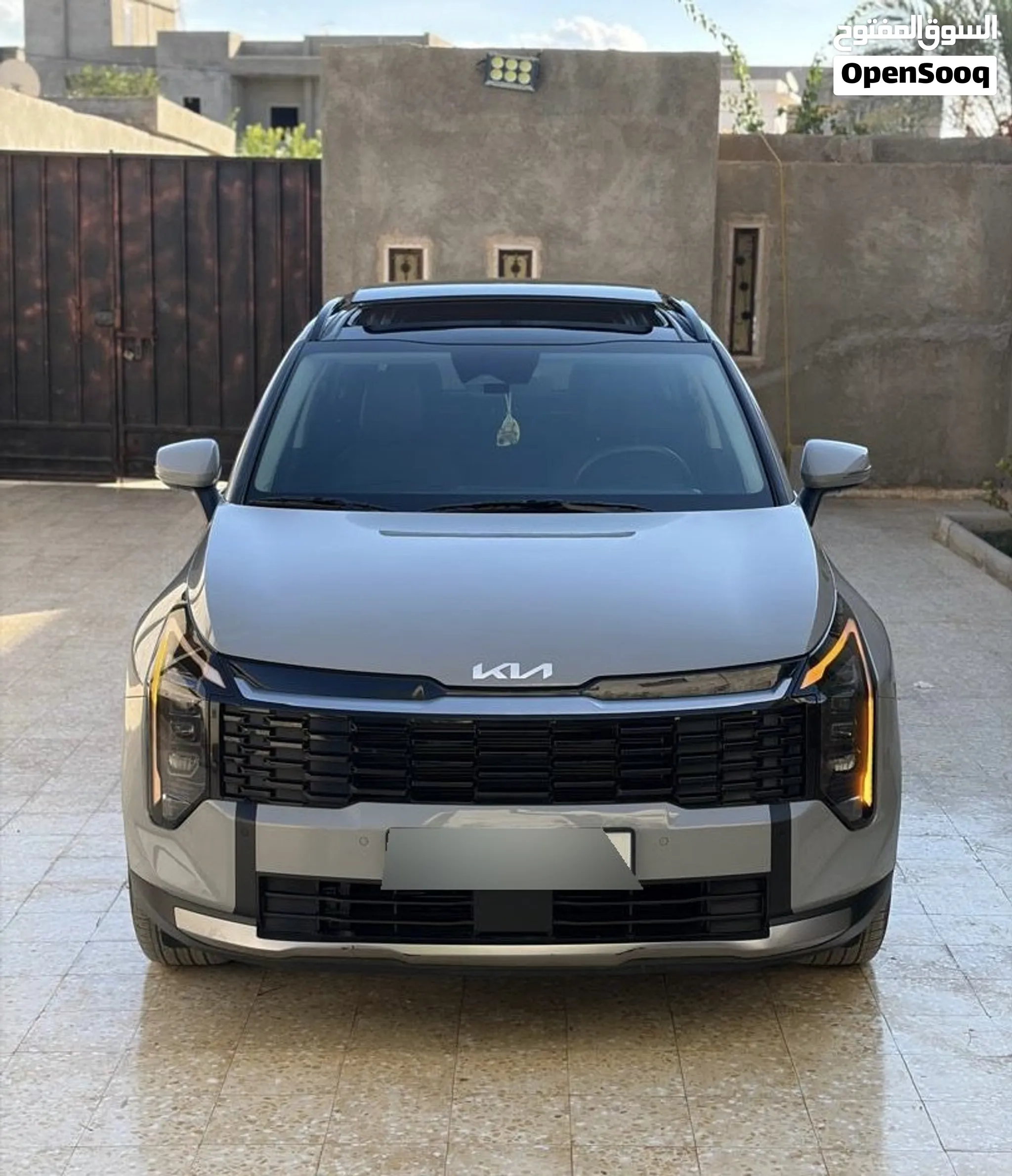 Kia Sportage 2026 EX كيا سبورتاج صفار السيارة ماشية 900 ميل فقط ليها شهر فلبلاد دفع امامي .