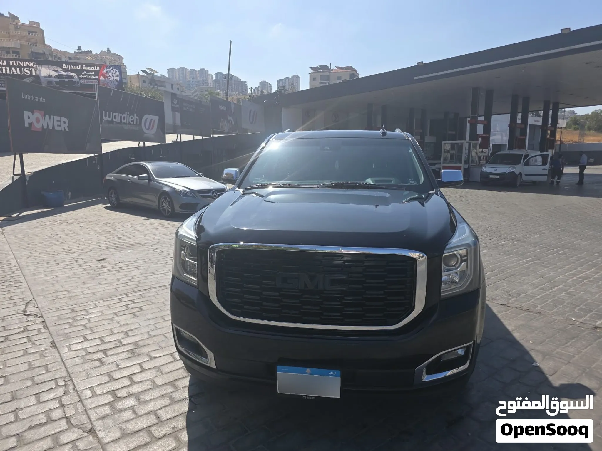 GMC Yukon Denali Clean car fax
