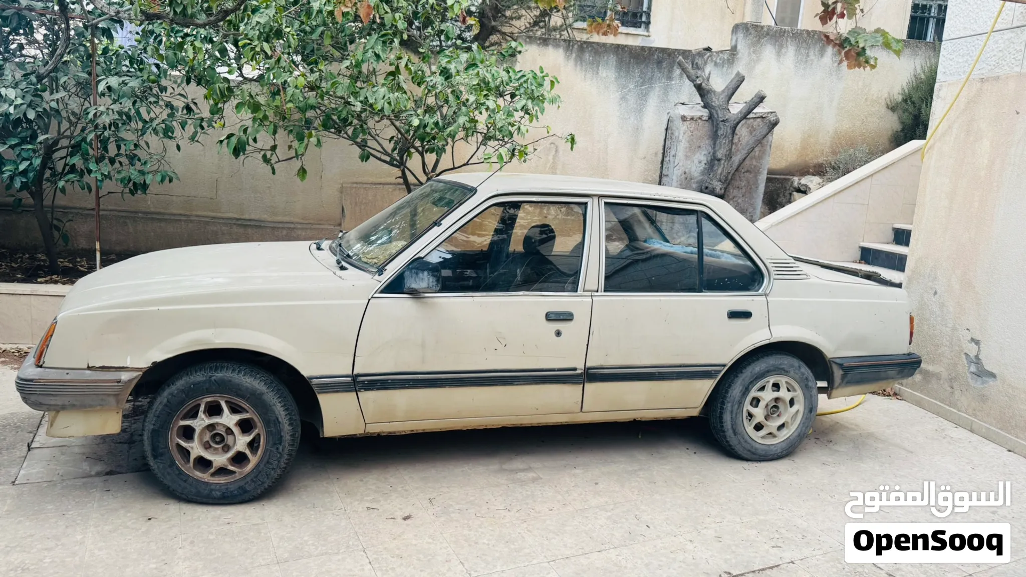 سيارة سكودا اوبل موديل 1984