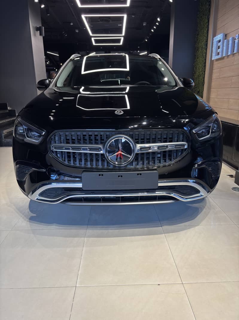 Mercedes-Benz GLA 180 بمقدم 50% وتقسيط ب 0 % فائده لمده سنه
